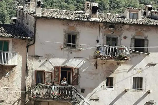 In Scanno the population of permanent residents is aging and many of the historic homes are up for sale.