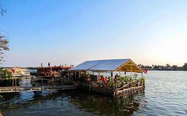 kampot restaurant on water