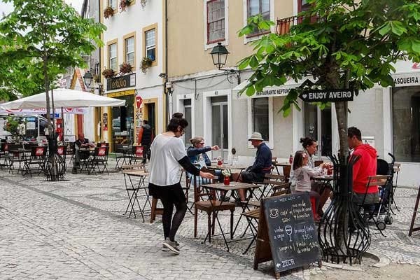 Aveiro’s terraced cafés are great places to relax and unwind.
