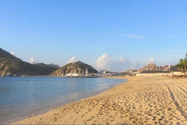 Los Cabos is the epitome of glamor and luxury, a destination for Hollywood stars and the international jet set.
