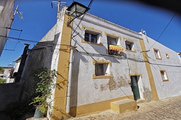 This house has an asking price of €22,000 ($25,789). It's been on the market for a while and might be worth trying an offer of €15,000 to €16,000 ($17,583 to $18,755).