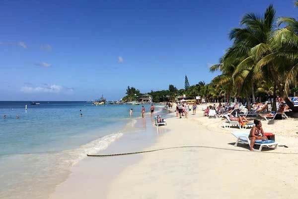 Three-Places-to-Live-in-Roatan