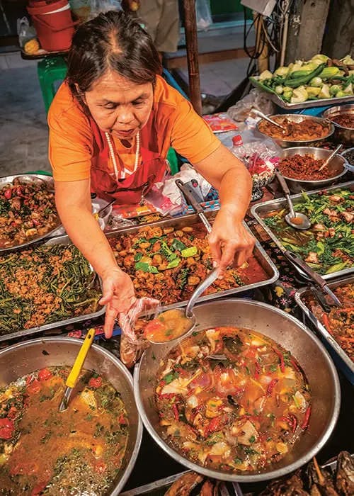 Chiang Mai’s markets are a feast for the senses and for your stomach. © © hadynyah/iStock