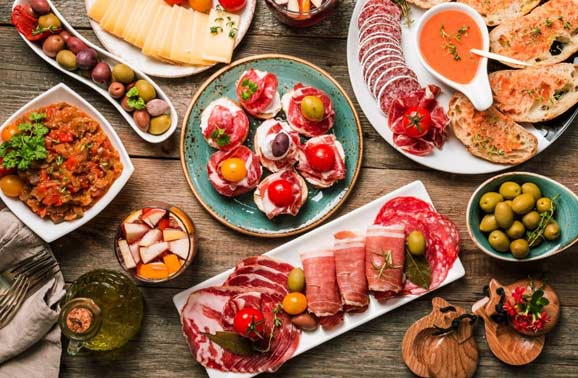 Popular Food and Eating Like a Local in Spain