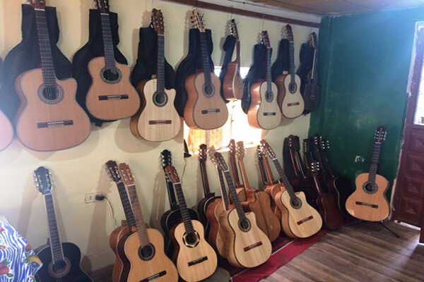 The display of hand-crafted guitars at Guitarras Uraguari